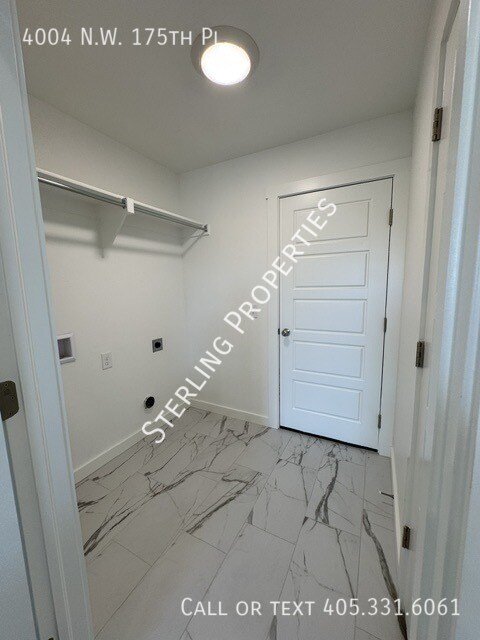 Building Photo - 4004 NW 175th Pl