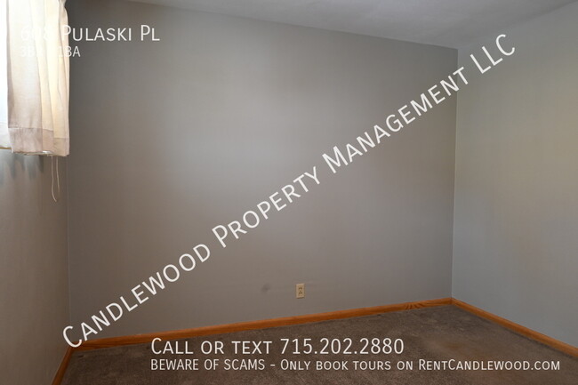 Building Photo - Pet Friendly 3 Bedroom Single Family Home ...