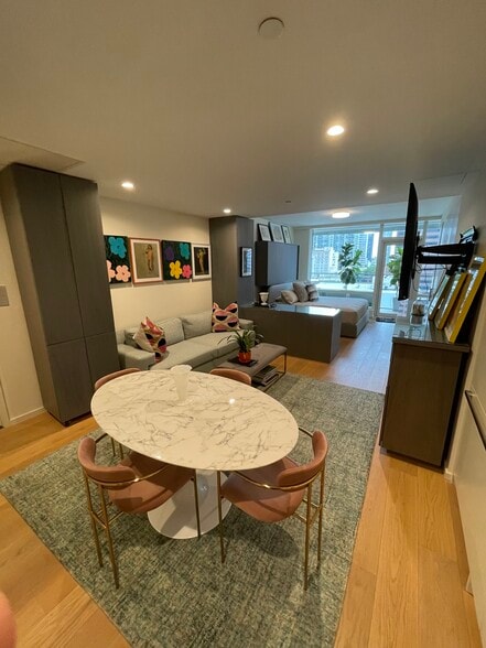 Building Photo - 877 Francisco St