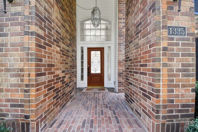 Building Photo - 1335 Crescent Pkwy Ct