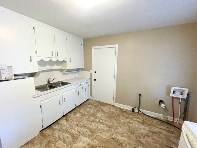 Building Photo - Rosewood