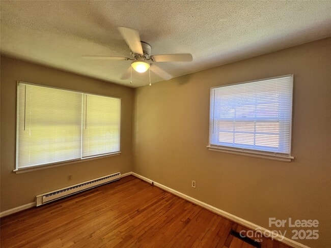 Building Photo - 821 Brookwood St