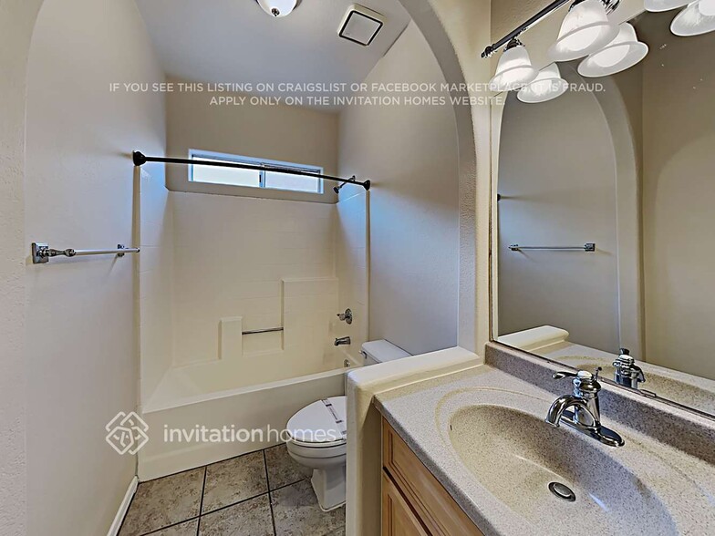Building Photo - 16140 E Glendora Dr