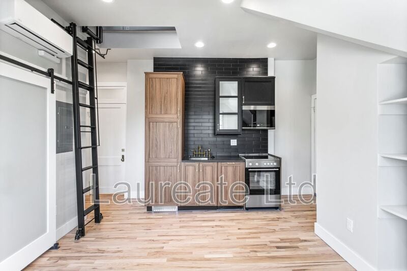 Building Photo - 2224 E 14th Ave