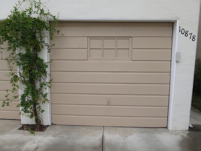 PRIVATE GARAGE - 10874 National Blvd