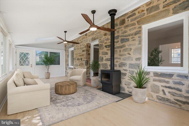 Building Photo - 433 Haverford Rd