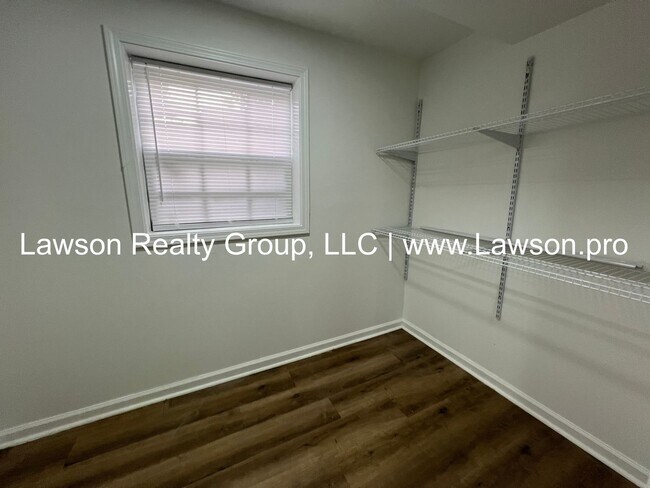 Building Photo - Five Bedroom, Updated Split Level in South...