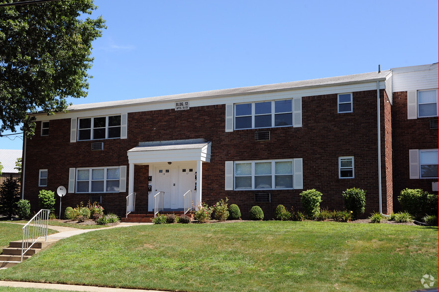 Taylor Gardens - 2 Taylor Ave East Brunswick NJ 08816 | Apartment Finder