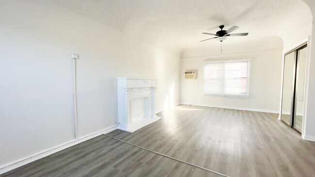 Primary Photo - 209 N Berendo St