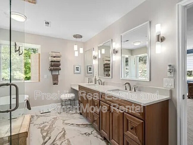 Building Photo - 10927 S Lostwood Dr