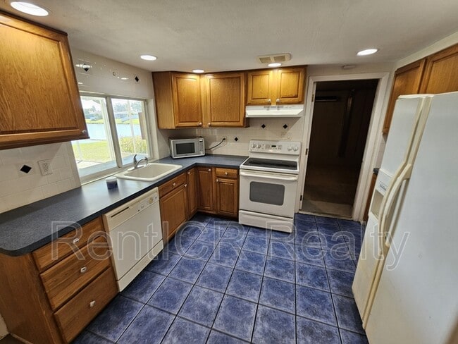 Building Photo - 4020 Pleasant Ridge Dr