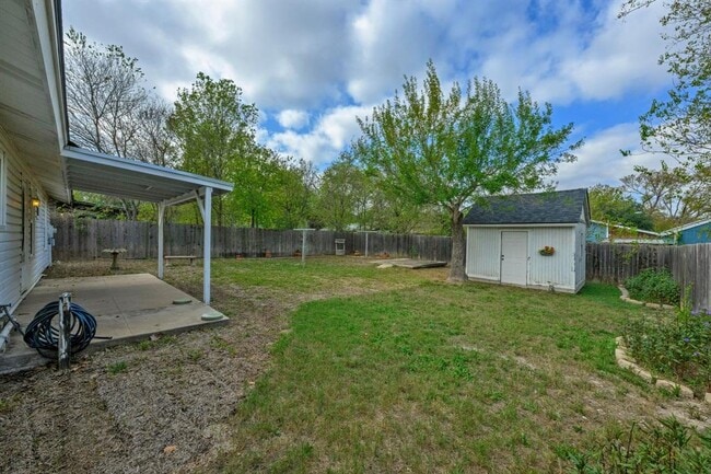 Building Photo - 5704 Cedardale Dr