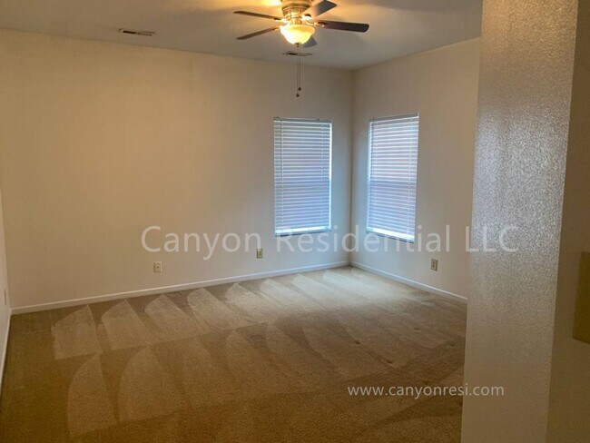 Building Photo - Beautiful 3b Room!Move in ready!