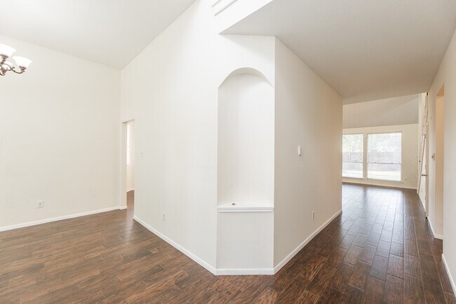 Building Photo - 910 Presley Way