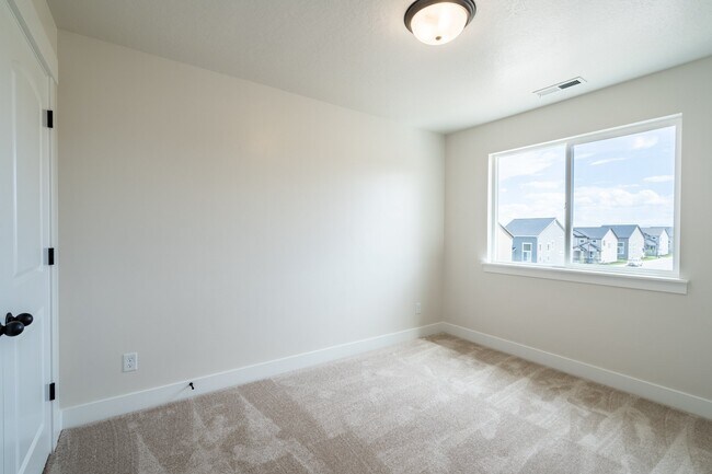 Building Photo - 4016 Big Horn Dr