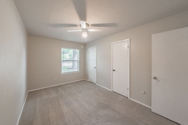 Building Photo - 1300 Potomac Dr