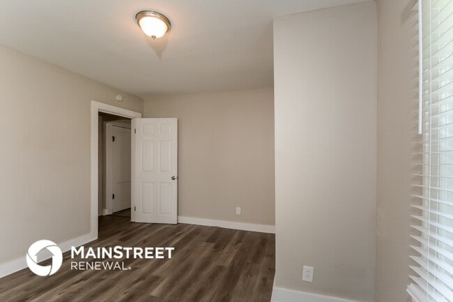 Building Photo - 607 Lindsay Ave