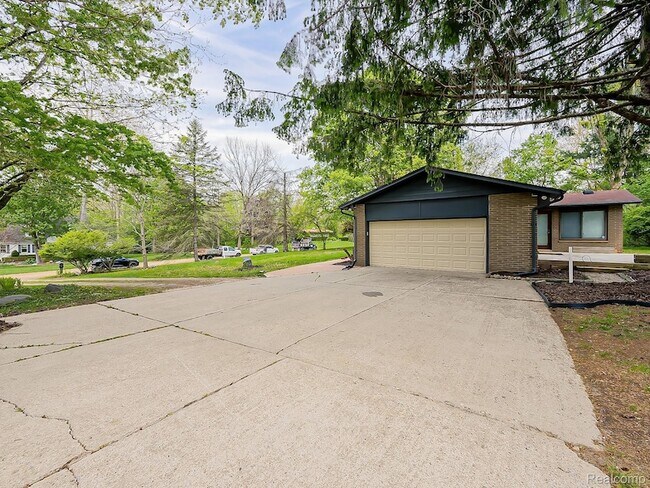Building Photo - 7580 Thornwood St