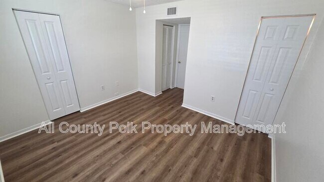 Building Photo - 915 Ariana St