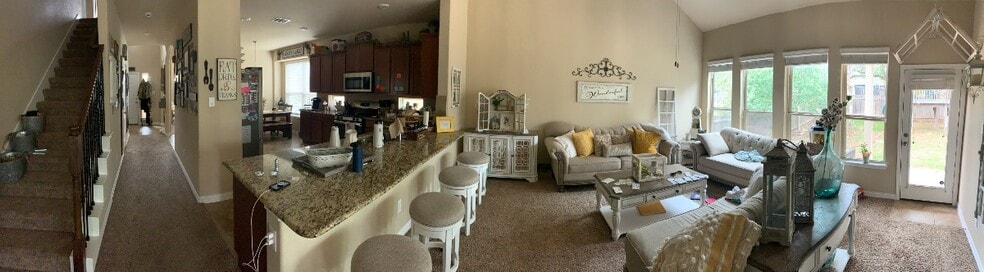 Living Room - 5027 Italica Rd