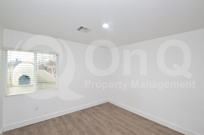 Building Photo - 2055 E Orange St.