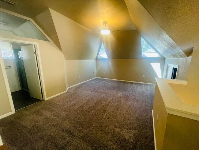 Building Photo - Gorgeous 3bed/2bath home in East Sac