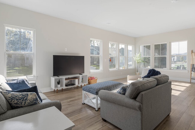 Building Photo - 31080 Silver Maple Dr