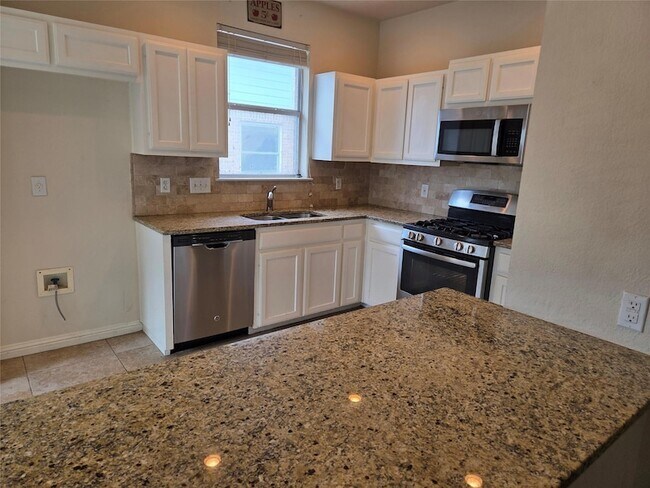 Building Photo - 607 Meadow View Dr