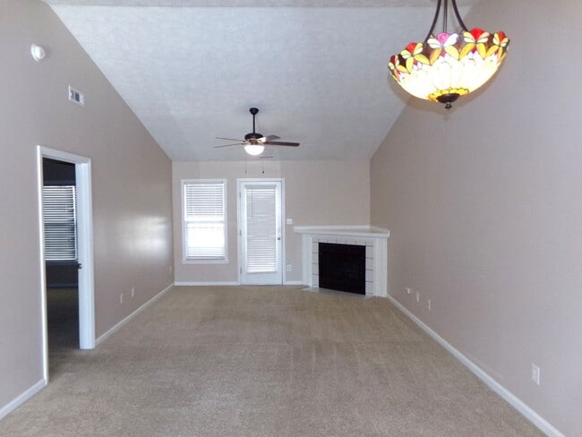 Building Photo - Charming Triplex in Havelock