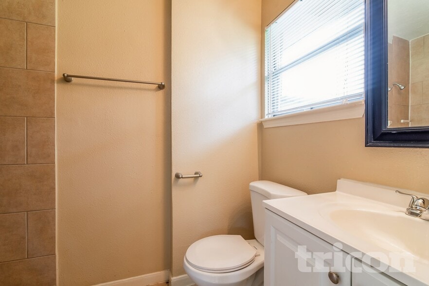 Building Photo - 5234 Jorns St