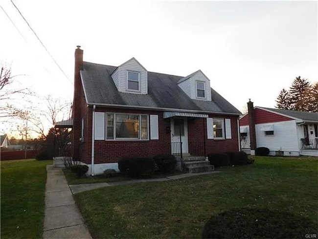 Primary Photo - 921 Cambridge Ave