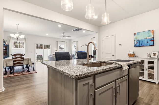 Building Photo - 17 Saltford Ln