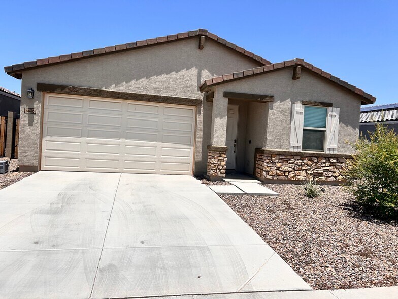Building Photo - 4486 Stonecrop Dr