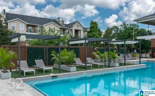 Building Photo - 210 15th St E