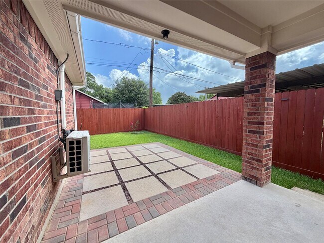 Building Photo - 6650 Roberson St