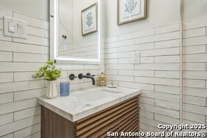 Building Photo - 6789 river