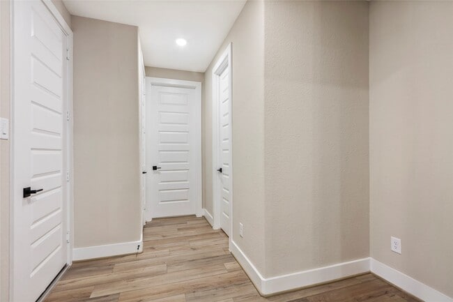 Building Photo - 2013 Woodland Pine Ct