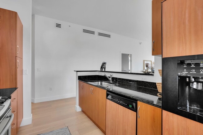 Building Photo - 806 E Windward Way