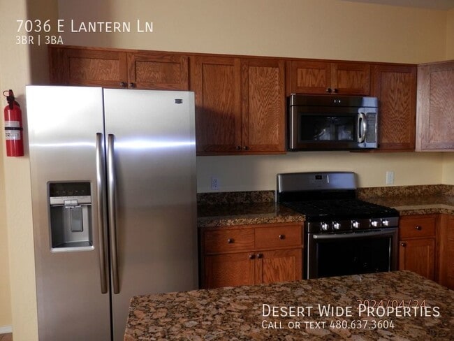 Building Photo - 7036 E Lantern Lane East