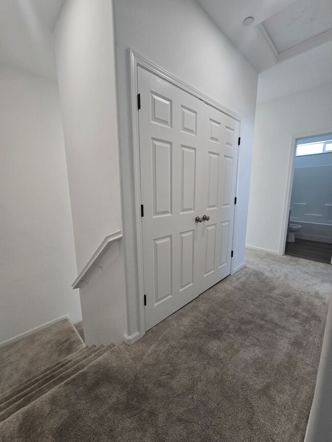 Building Photo - 3 BR 2.5 BA Available Now