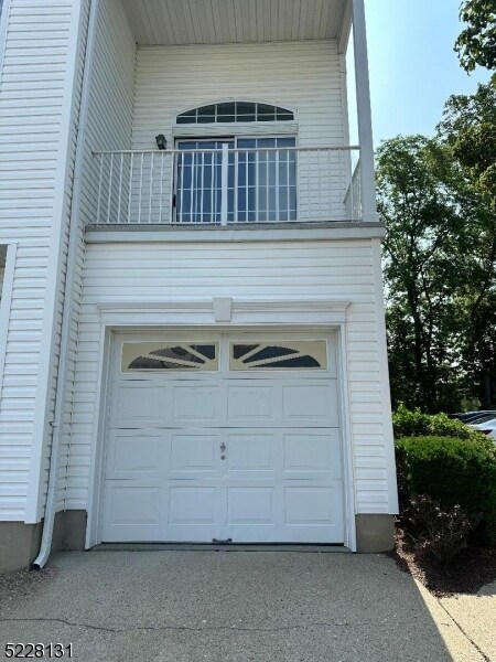 Building Photo - 82 Hancock Dr