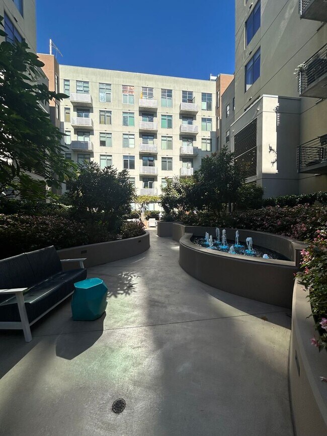 Building Photo - Call about move in special!!!