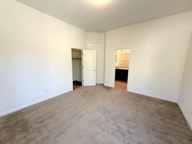 Building Photo - Spanish Springs 5bed/3bath - Move in Special now available!!