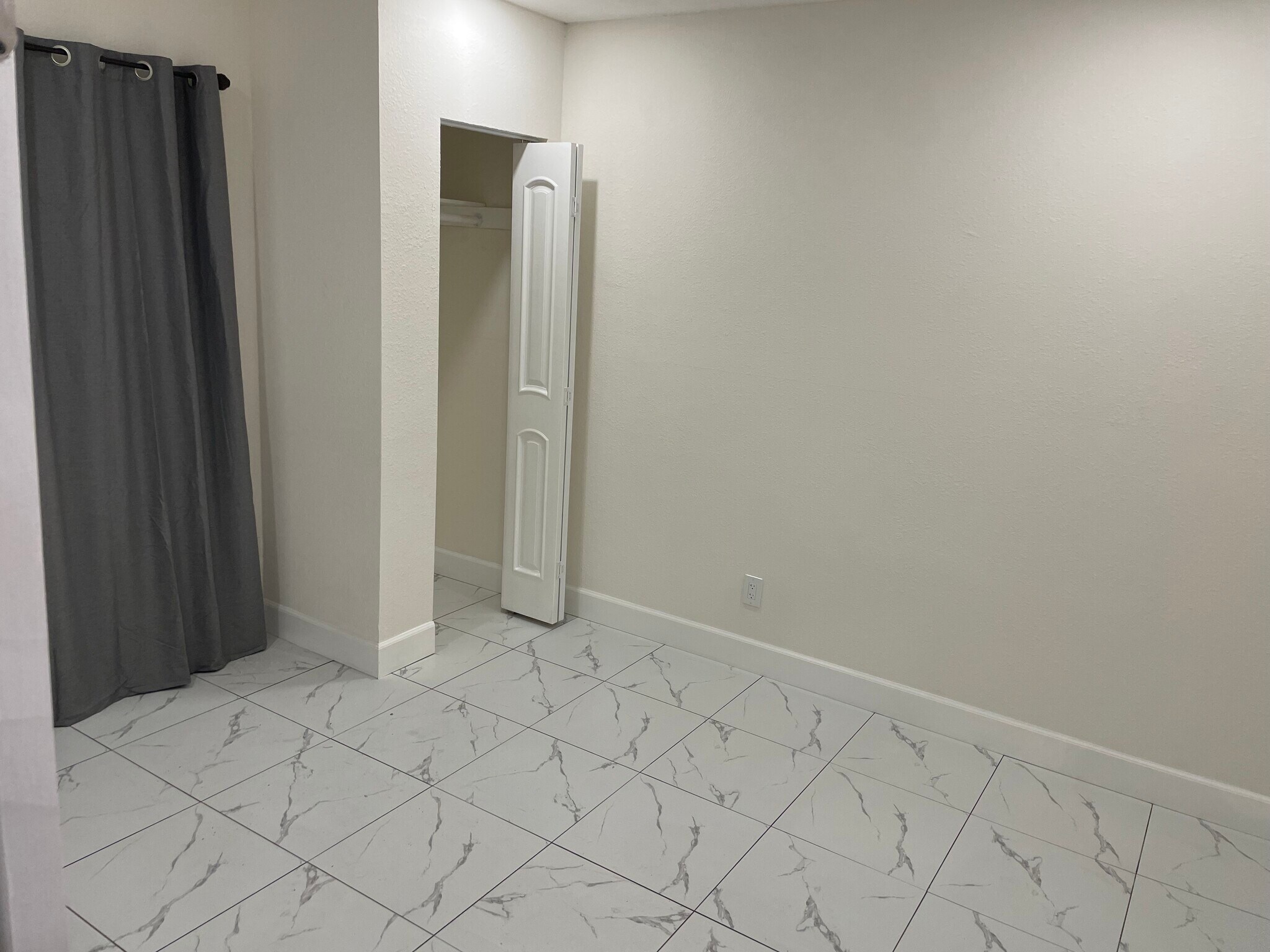 Building Photo - 956 54th Ave