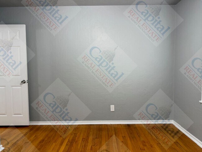 Building Photo - 256 E Key Blvd