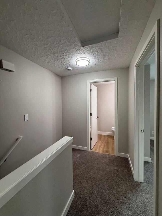 Building Photo - 5117 SW 62nd Ave