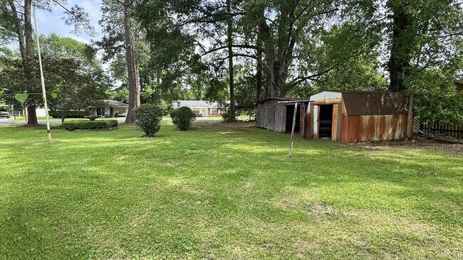 Building Photo - 204 Bastrop Drive