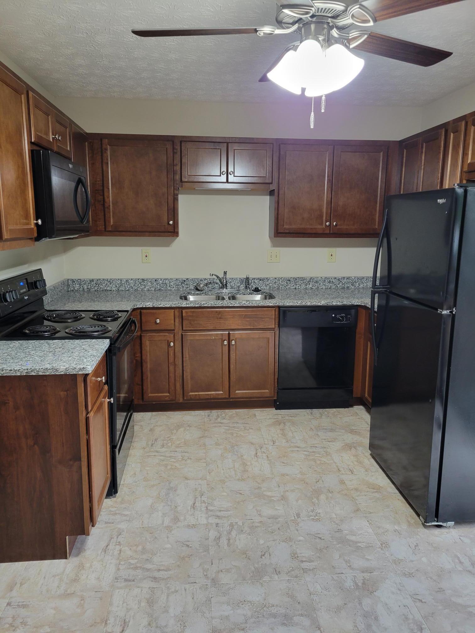 Building Photo - 32 Manor Dr