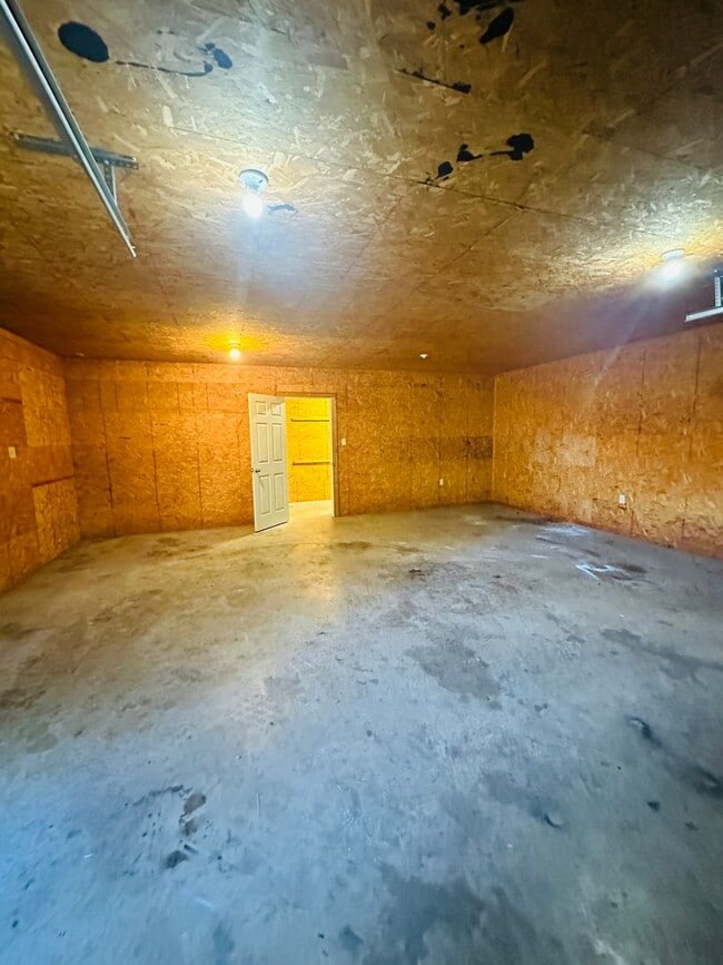 Building Photo - 476207 E 1094 Rd
