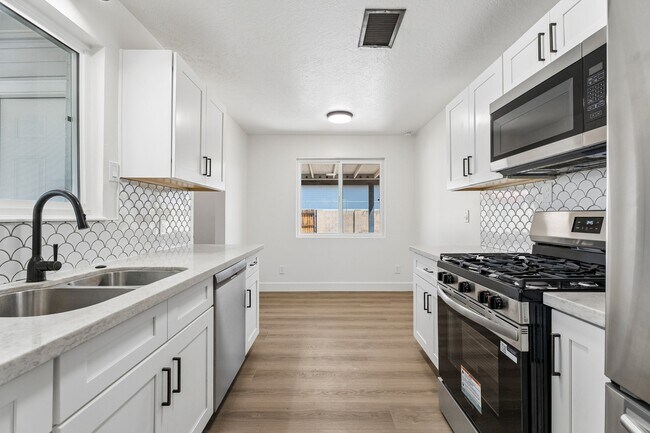 Building Photo - 4737 N 13th Ave